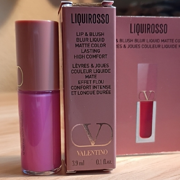 Valentino Liquirosso Lip & Blush Blur Liquid Matte - Vibrant Pink - Picture 4 of 4